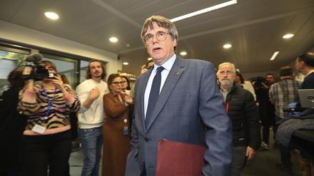 Spaniens Oberster Gerichtshof hat ein Verfahren wegen Terrorismus gegen Carles Puigdemont, den im belgischen Exil lebenden ehemaligen katalanischen Regionalregierungschef, in die Wege geleitet. 