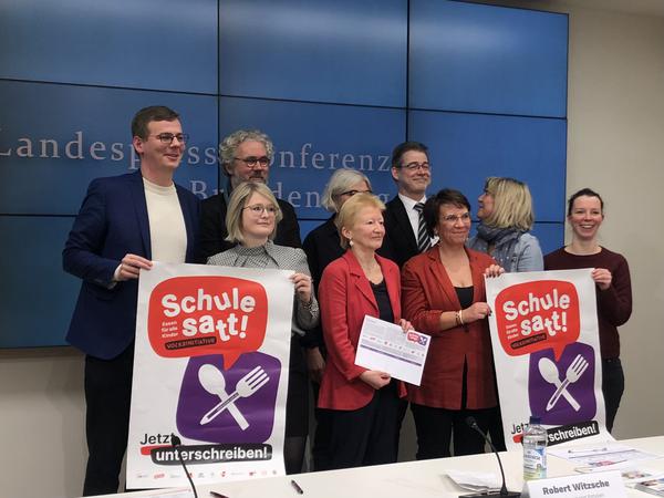 Linke, Gewerkschaften und Wohlfahrtsverbände starten am Montag (22.1.) in Potsdam Volksinitiative für kostenfreies Schulessen.