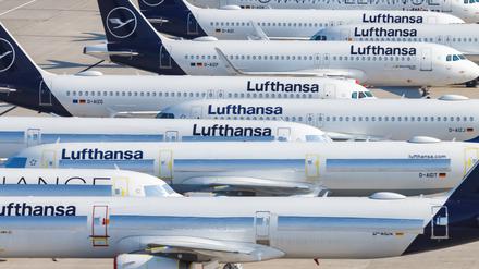 Lufthansa-Flugzeuge am Boden.