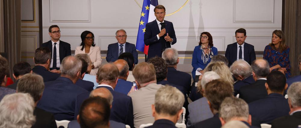 Frankreichs Präsident Emmanuel Macron spricht zu 241 eingeladenen Bürgermeistern.