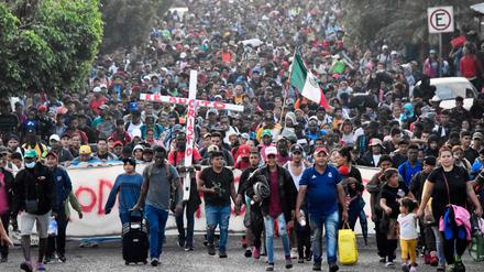 Rund 5000 Menschen machten sich an Heiligabend unter dem Motto „Exodus aus der Armut“ aus Mexiko an der Grenze zu Guatemala auf den Weg gen USA.