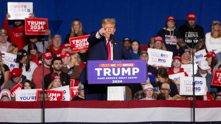Der frühere US-Präsident Donald Trump am Wochenende in einer Rally in Greensboro, North Carolina. 