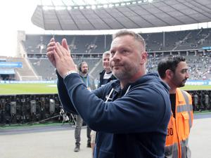 Hertha-Trainer Pal Dardai auf Abschiedstour bei den eigenen Fans. 
