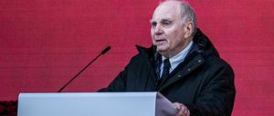 Uli Hoeneß bereut seine kritische Aussage in Richtung der AfD bei der Trauerfeier für Franz Beckenbauer keineswegs.