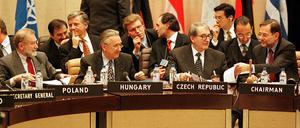 Am 16. Dezember 1997 unterzeichneten die damaligen Nato-Staaten das Protokoll für den Beitritt von Polen, Ungarn und Tschechien.