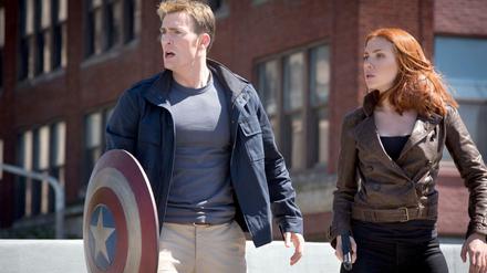 Zeitloser Weltretter: Steve Rogers alias Captain America (Chris Evans) mit Natasha Romanoff alias Black Widow (Scarlett Johansson).