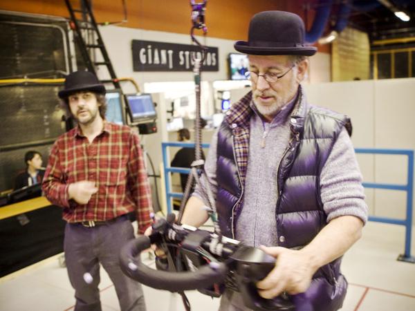 Bei der Arbeit: Peter Jackson (l.) und Steven Spielberg (r.) im Studio.