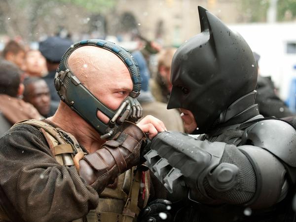 Maskenmänner: Batmans Gegenspieler ist diesmal der Söldner Bane (Tom Hardy).