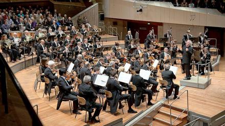 Die Berliner Philharmoniker spielen Schumann, unter Leitung ihres Chefdirigenten Simon Rattle.