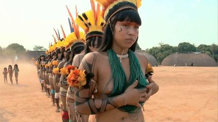 „As Hiper Mulheres“ zeigt weibliche Tanz- und Gesangsrituale des Kuikuro-Volkes.