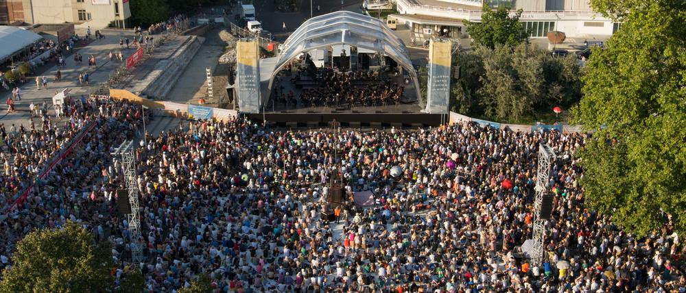 Klassik für die Massen. Die Berliner Philharmoniker bei ihrem Open Air auf dem Kulturforum im August 2016. 
