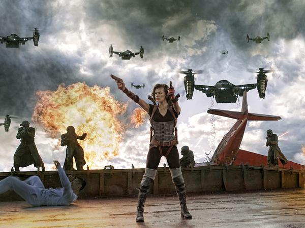 Powerfrau oder Männerfantasie? Milla Jovovich als Alice in der Constantin-Produktion "Resident Evil". 