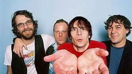 Mudhoney 2014, links Gitarrist Steve Turner, der Mann mit den großen Händen und dem roten Shirt ist Mark Arm.