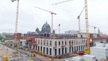 Und es wächst von Tag zu Tag: Die Schloss-Baustelle im Herzen Berlins. 