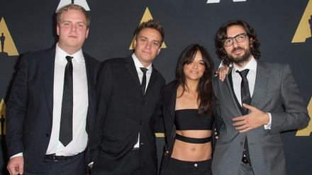 Die deutschen Nominierten mit Gewinner Ilker Catak (von rechts), der Schauspielerin Michelle Rodriguez, Patrick Vollrath und Zweitplatzierter Dustin Loose in Los Angeles