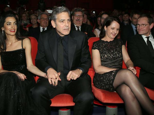 "Das internationale Glamourpaar und daneben Amal und George Clooney." (Anke Engelke)