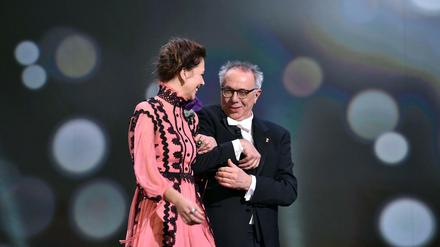 Jury-Mitglied Maggie Gyllenhaal und Berlinale-Chef Dieter Kosslick.
