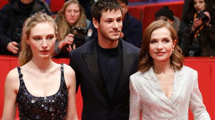 Die Schauspieler Isabelle Huppert, Gaspard Ulliel and Julia Roy (von rechts nach links), Hauptdarsteller des Wettbewerbsfilms "Eva". 