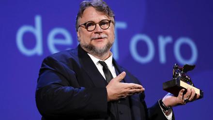 Der mexikanische Regisseur Guillermo del Toro erhielt den Preis für den besten Film.