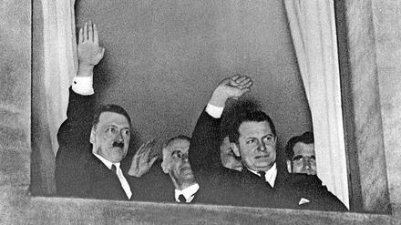 Hitler und Göring nach der Machtübergabe am 30. Januar 1933. Ihre Privatsachen sind jetzt versteigert worden.