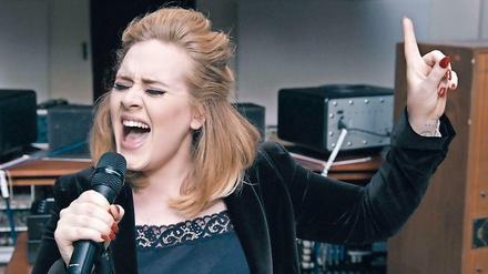 Die Londoner Sängerin Adele, 27.