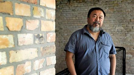 Der chinesische Künstler Ai Weiwei in seinem Berliner Atelier in Prenzlauer Berg.