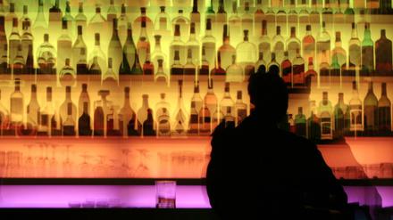 Leben in der Bar, Schreiben lieber zuhause: Szene aus einer Frankfurter Bar.