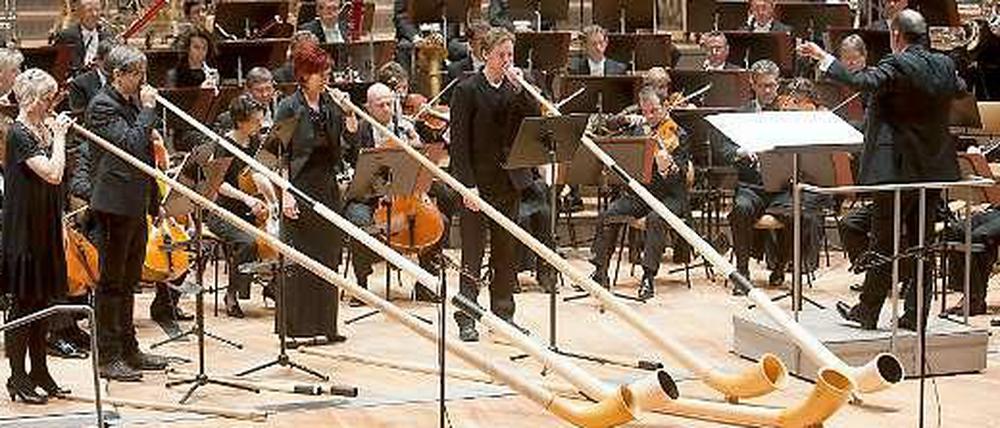 Das Hornroh Modern Alphorn Quartet in der Berliner Philharmonie.