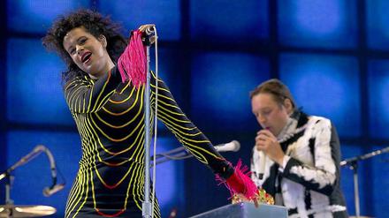 Zum Anschmackten: Arcade Fire in gewohnt schriller Kostümierung bei ihrem Konzert in der Wuhlheide.