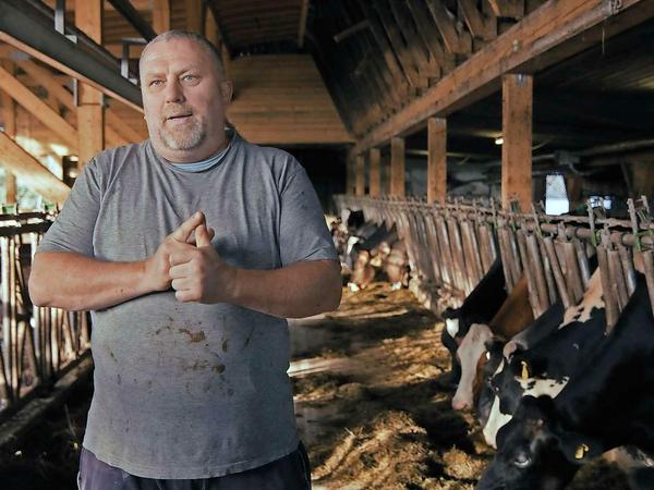 Biobauer Ewald Grünzweil benügt sich mit 40 Kühen. Das funkioniert, weil er von der Substanz lebt und große Investitionen meidet.