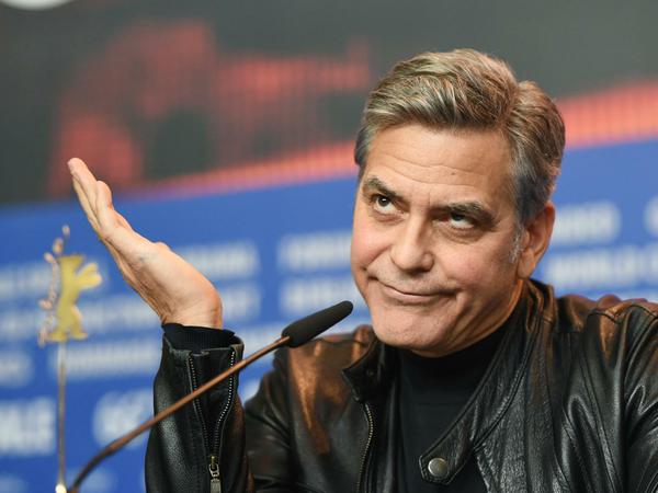 Clooney bei der Pressekonferenz zu "Hail, Caesar!". Der Film läuft auf der Berlinale außer Konkurrenz. 