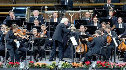 Ringen um den neuen Maestro am Pult: die Berliner Philharmoniker, hier in einer Kammermusik-formation mit ihrem jetzigen Chef Simon Rattle.