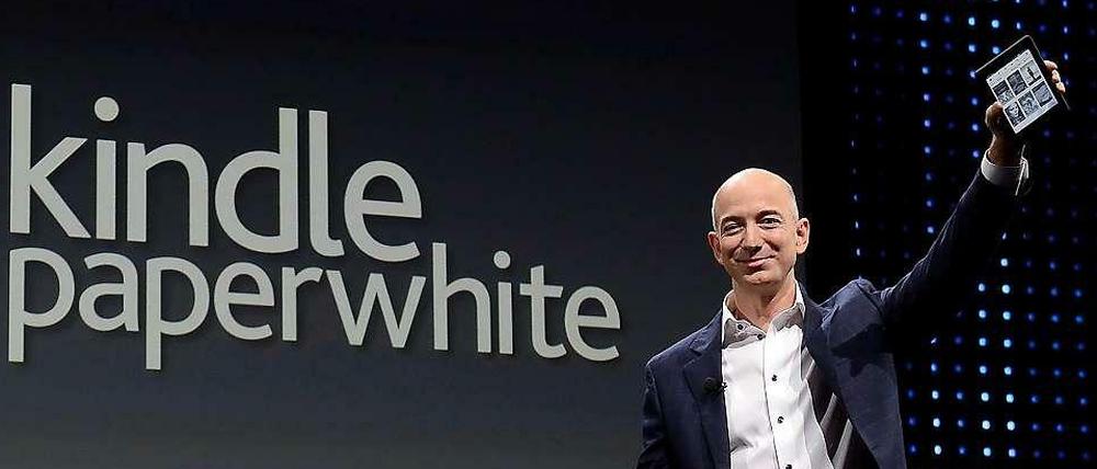 Amazon-Chef Jeff Bezos bei der Präsentation neuer Kindle-Produkte im Jahr 2012.