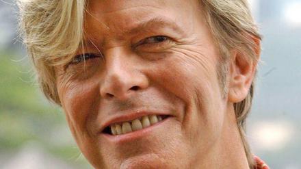 Bald soll "Der Mann, der vom Himmel fiel" auf dem Broadway aufgeführt werden. Während Ivo van Hove die Regie führt, ist David Bowie für die Musik verpflichtet worden. 