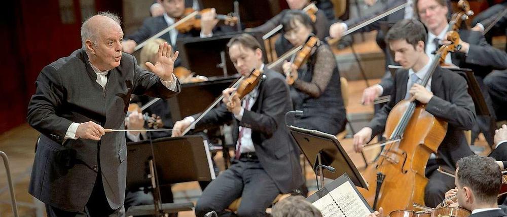 Feierlaune am 1. Mai: Daniel Barenboim am Pult der Berliner Philharmoniker.