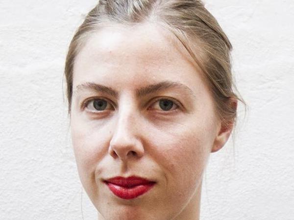 The author Ché Zara Blomfield Ché was born in new zealand. She writes for art magazines and is founder of the The Composing Rooms (London 2010-2013, Berlin 2014-2017) which has acted as a project space, curatorial pseudonym, publisher and gallery.