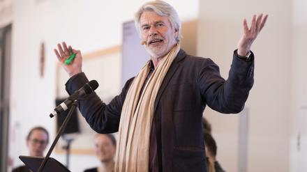 Chris Dercon, Intendant der Berliner Volksbühne, bei einer Pressekonferenz 2017.
