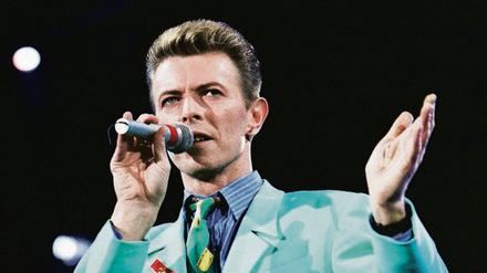 David Bowie bei einem Konzert im Londoner Wembley Stadion, 1992. 