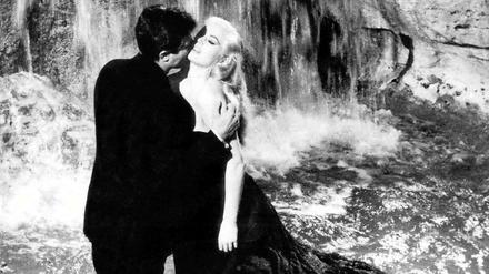 Magischer Moment: Anita Ekberg mit Marcello Mastrioanni in "La dolce vita", 1960. 