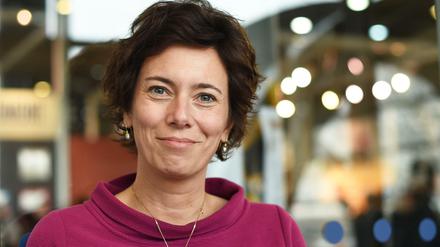 Die österreichische Schriftstellerin Eva Menasse, 46, hat ein Faible dafür, ihre literarischen Erzählungen wissenschaftlich zu ummanteln.