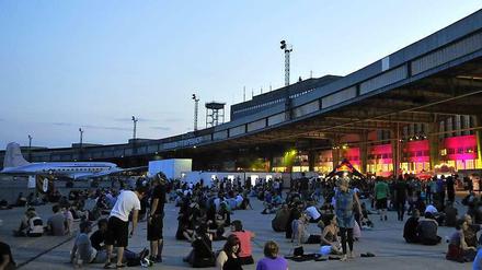 Eine Institution. Das Berlin Festival gibt es schon seit zehn Jahren, vom ehemaligen Flughafen Tempelhof (im Bild) ist man mittlerweile an die Arena in Treptow weiter gezogen. 