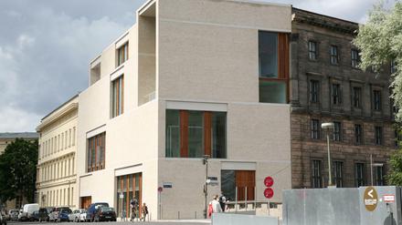 Das von David Chipperfield erntworfene Galeriehaus am Kupfergraben gegenüber der Berliner Museumsinsel gehörte bislang Heiner Bastian. 
