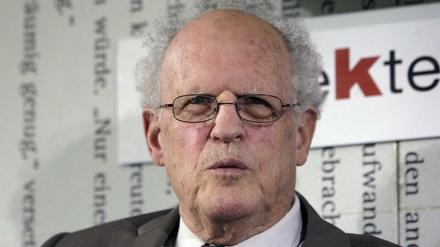 der Schriftsteller und Übersetzer Georges Arthur Goldschmidt, 92, aufgenommen 2007 auf dem Blauen Sofa auf der Internationalen Frankfurter Buchmesse. 