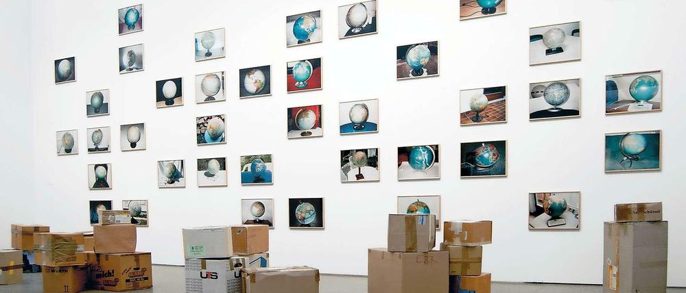 Globes (2014), Blick auf die Installation im Museum Furtwangen.