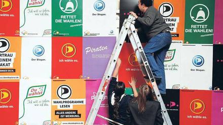 Ende des Aufstiegs. Neu gestaltete Parteiplakate für die Wahlen in Niedersachsen am kommenden Sonntag.Foto: dapd
