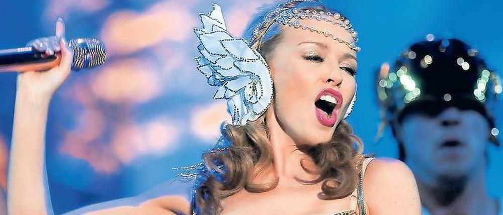 Venus, Domina, Superheldin. Kylie Minogue wechselt blitzschnell ihre Outfits und Rollen. 