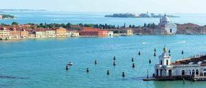 Als „Multiversum“ empfand Luigi Nono sein Venedig. Weil man hier immer mehr hört als sieht. Blick auf die Giudecca, die dem Stadtzentrum vorgelagerte Insel, auf der Nono von 1955 bis zu seinem Tod 1990 lebte. Foto: Imago