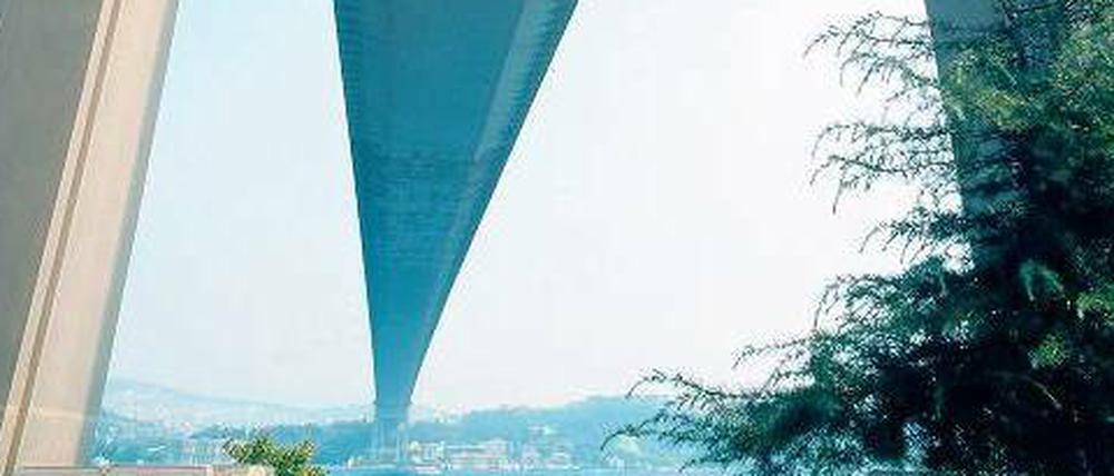 Die Fatih-Sultan-Mehmet-Brücke über den Bosporus.