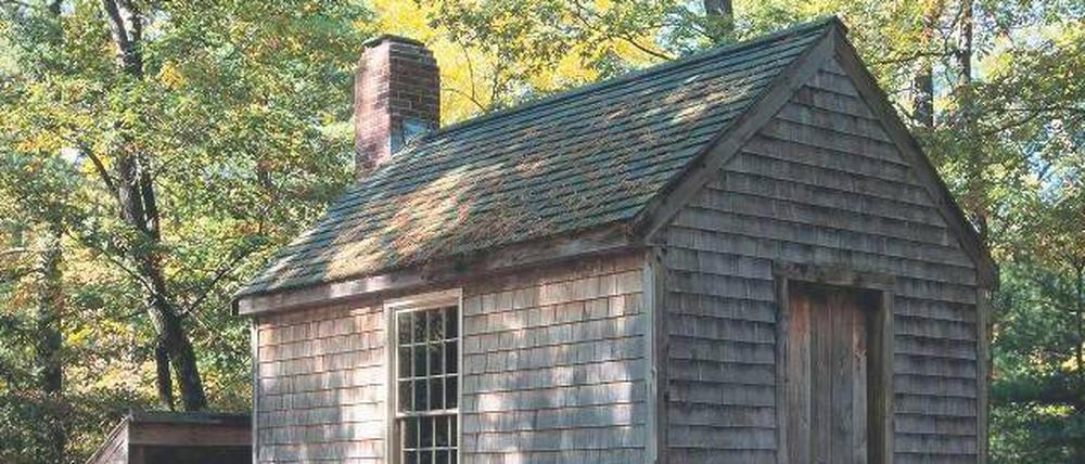 Der Nachbau von Thoreaus Hütte am Walden Pond.