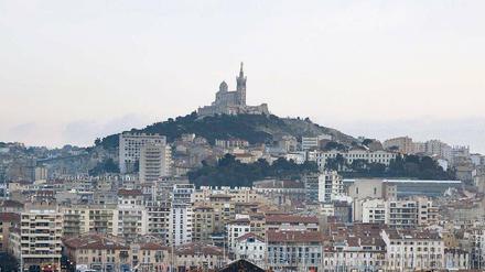 Geliebt, gehasst. Als Stadt ist Marseille ein Moloch, als Europäische Kulturkapitale für viele ein Ärgernis. Blick vom Alten Hafen auf die Basilika Notre-Dame de la Garde.